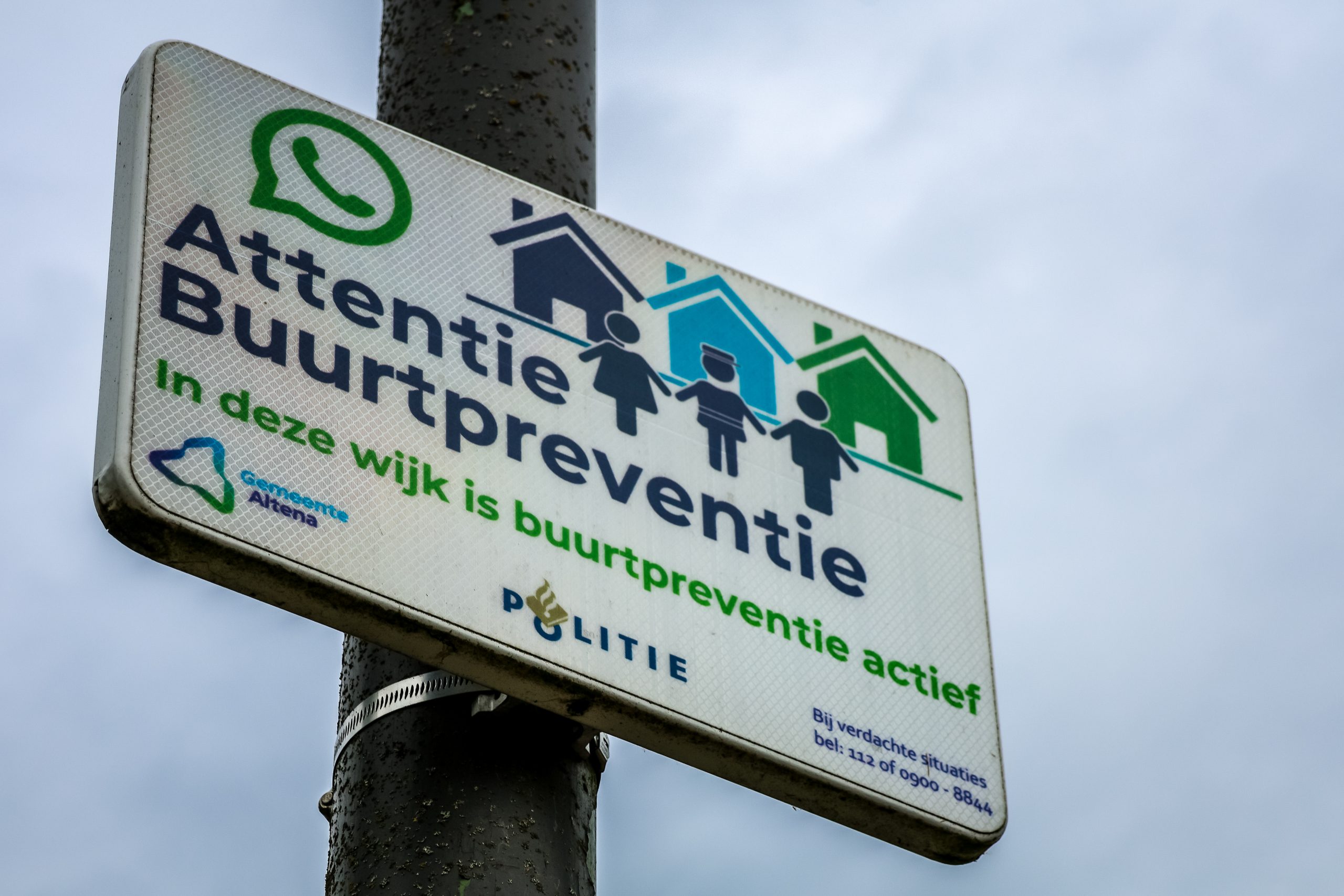 Bordje Buurtpreventie Werkendam op een lantaarnpaal
